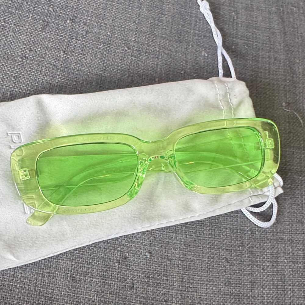 Stylish Women's Green Sunglasses